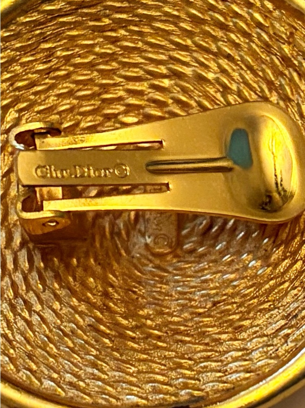 Christian Dior Gold-Tone Decorative Vintage Earrings - Picture 4 of 10